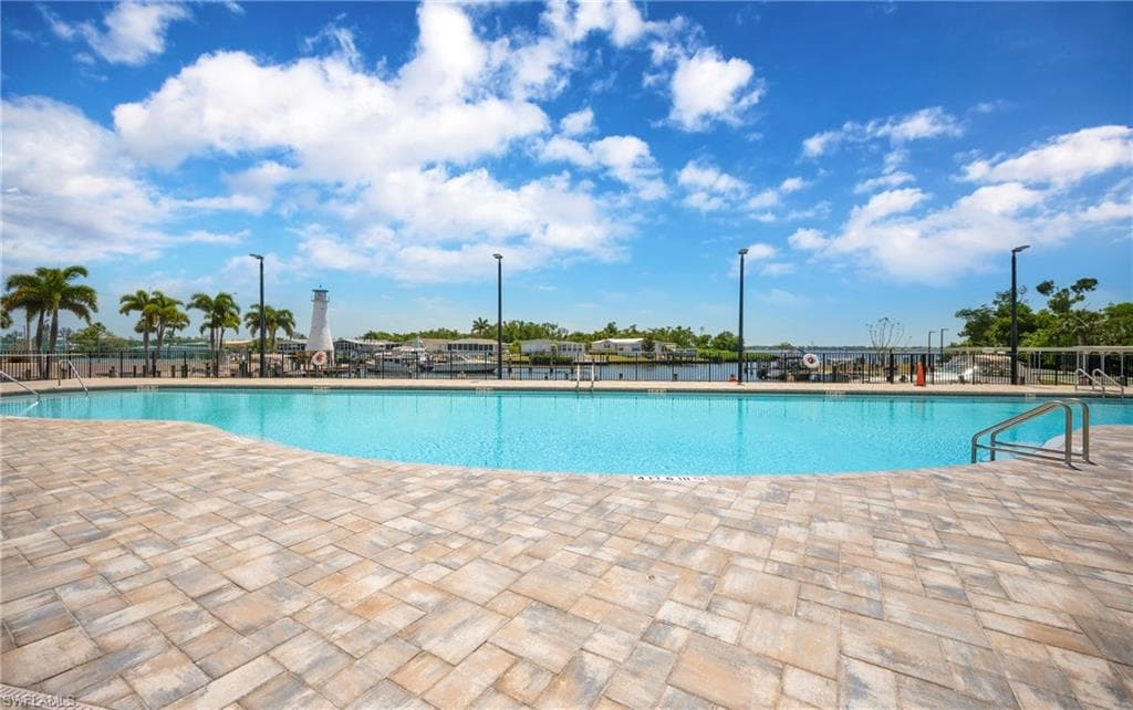 5523 Salem LN, NORTH FORT MYERS FL 33917-32