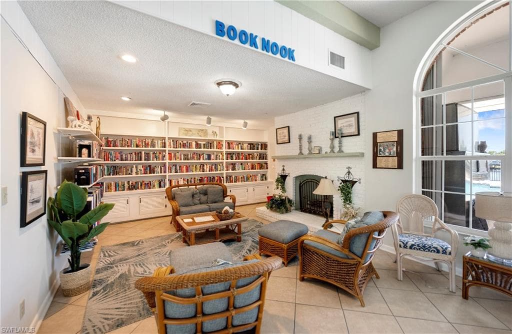 5523 Salem LN, NORTH FORT MYERS FL 33917-36