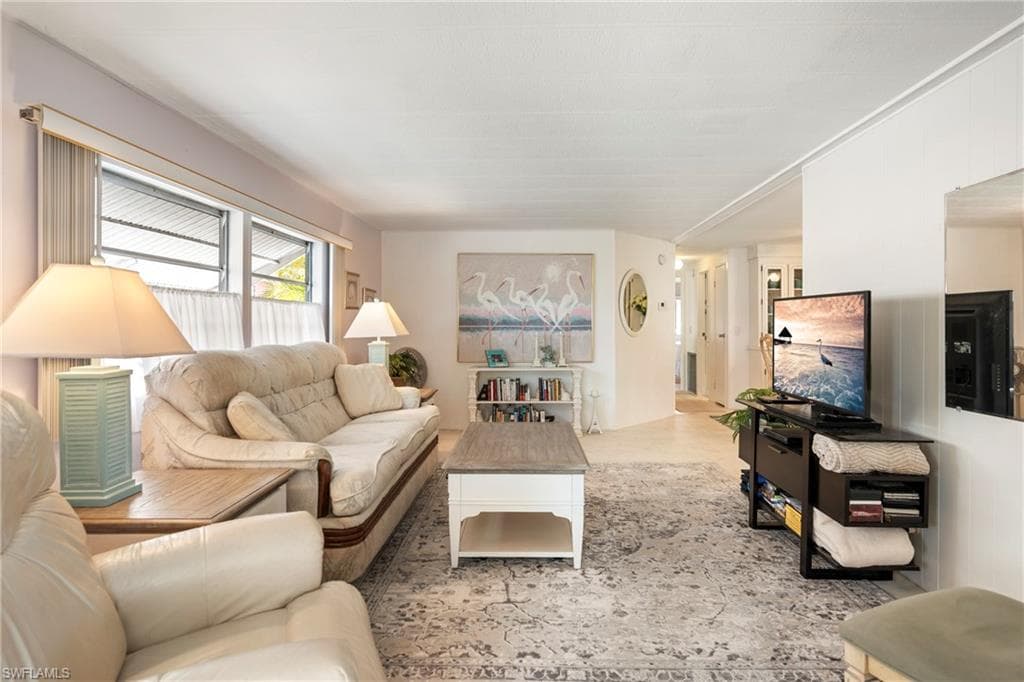 5523 Salem LN, NORTH FORT MYERS FL 33917-10