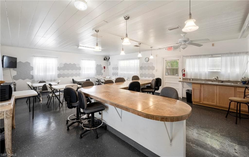 5523 Salem LN, NORTH FORT MYERS FL 33917-34