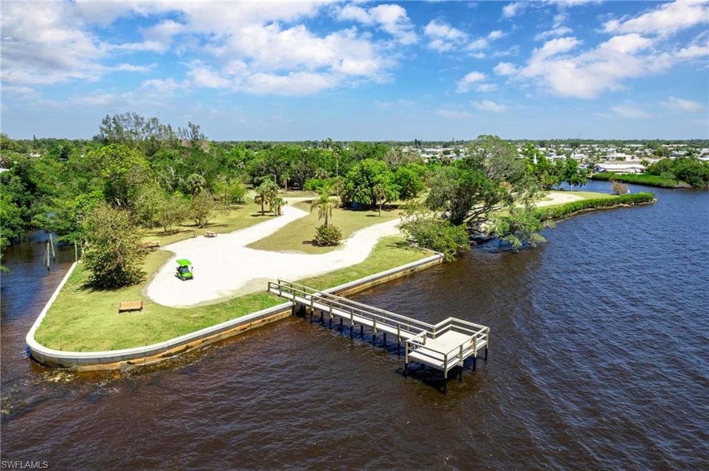 5523 Salem LN, NORTH FORT MYERS FL 33917-28