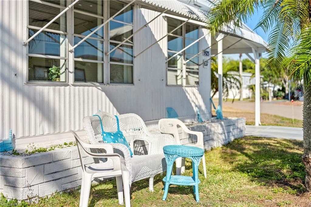 5523 Salem LN, NORTH FORT MYERS FL 33917-24