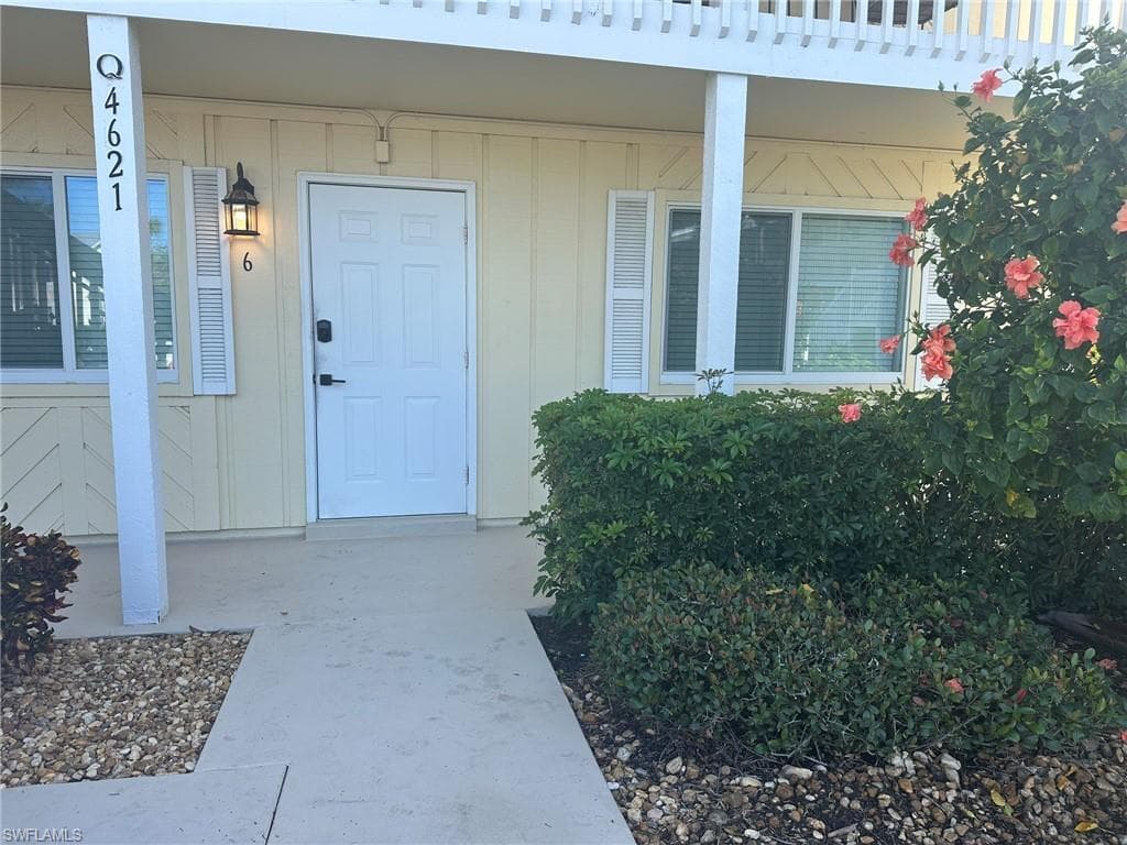 4621 Bayshore DR # Q6, NAPLES FL 34112-1
