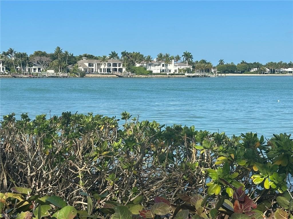 4621 Bayshore DR # Q6, NAPLES FL 34112-19