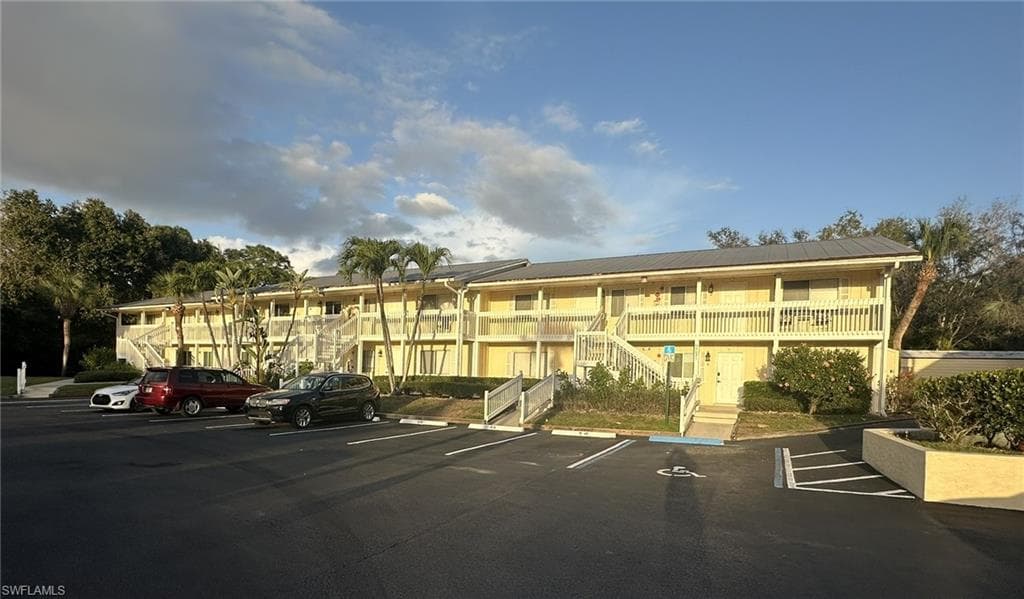 4621 Bayshore DR # Q6, NAPLES FL 34112-13