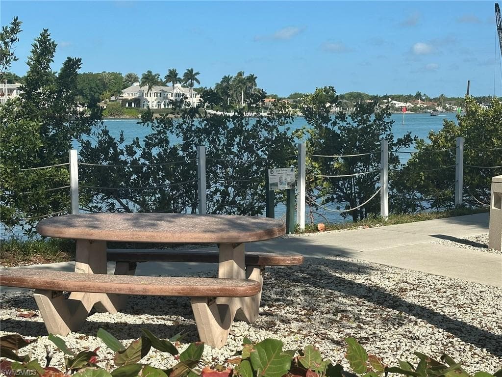 4621 Bayshore DR # Q6, NAPLES FL 34112-20
