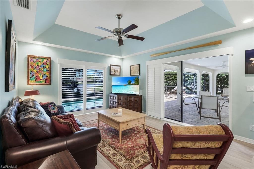 9632 Campbell CIR, NAPLES FL 34109-2