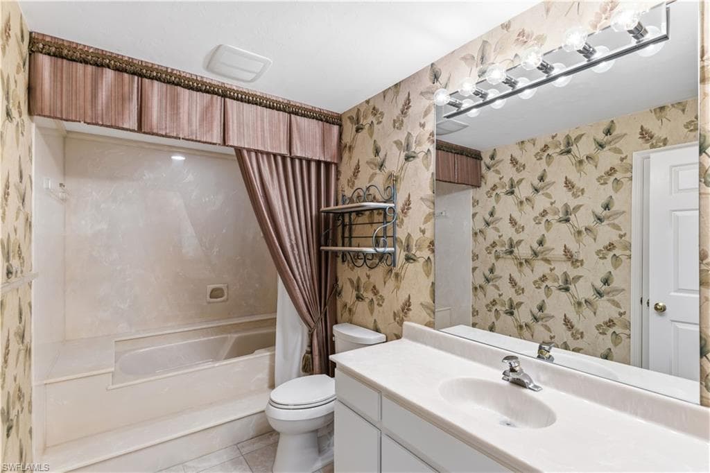 12423 McGregor Woods CIR, FORT MYERS FL 33908-21