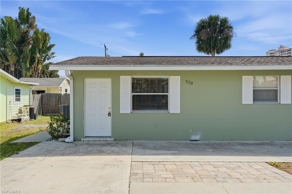 530 92nd AVE N, NAPLES FL 34108-12