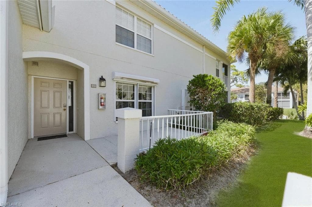 6899 Rain Lily RD # 103, NAPLES FL 34109-2