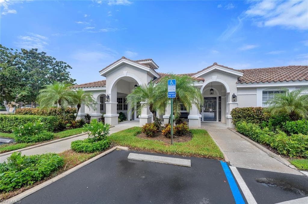 6899 Rain Lily RD # 103, NAPLES FL 34109-30