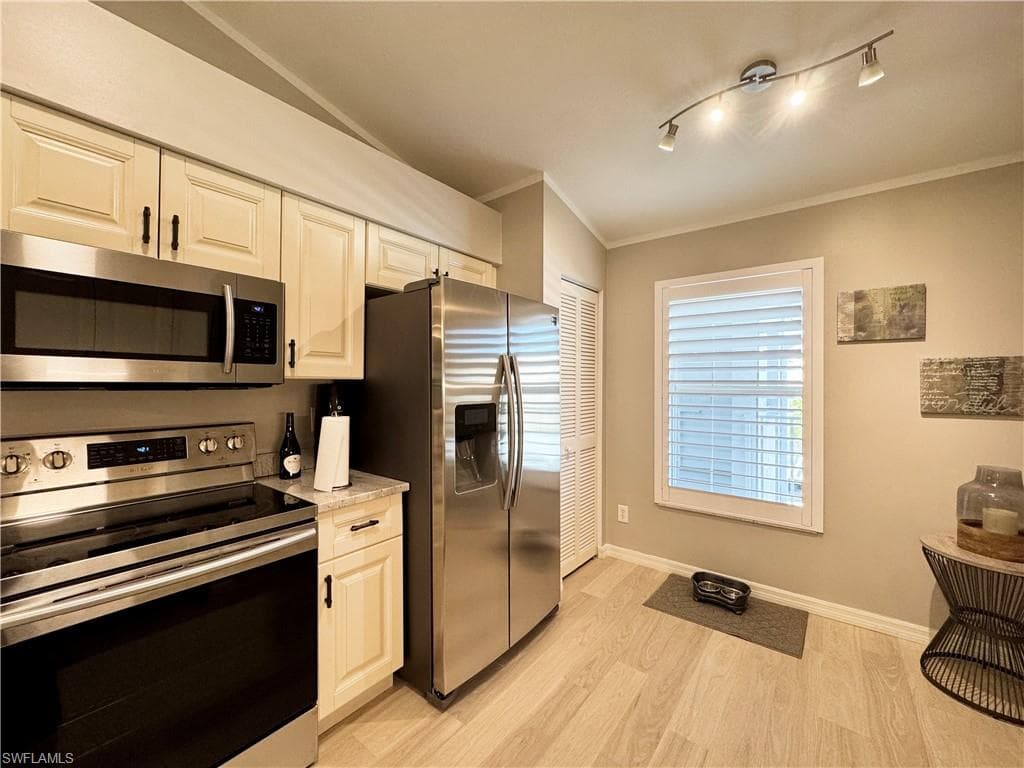 9610 Victoria LN # D302, NAPLES FL 34109-11