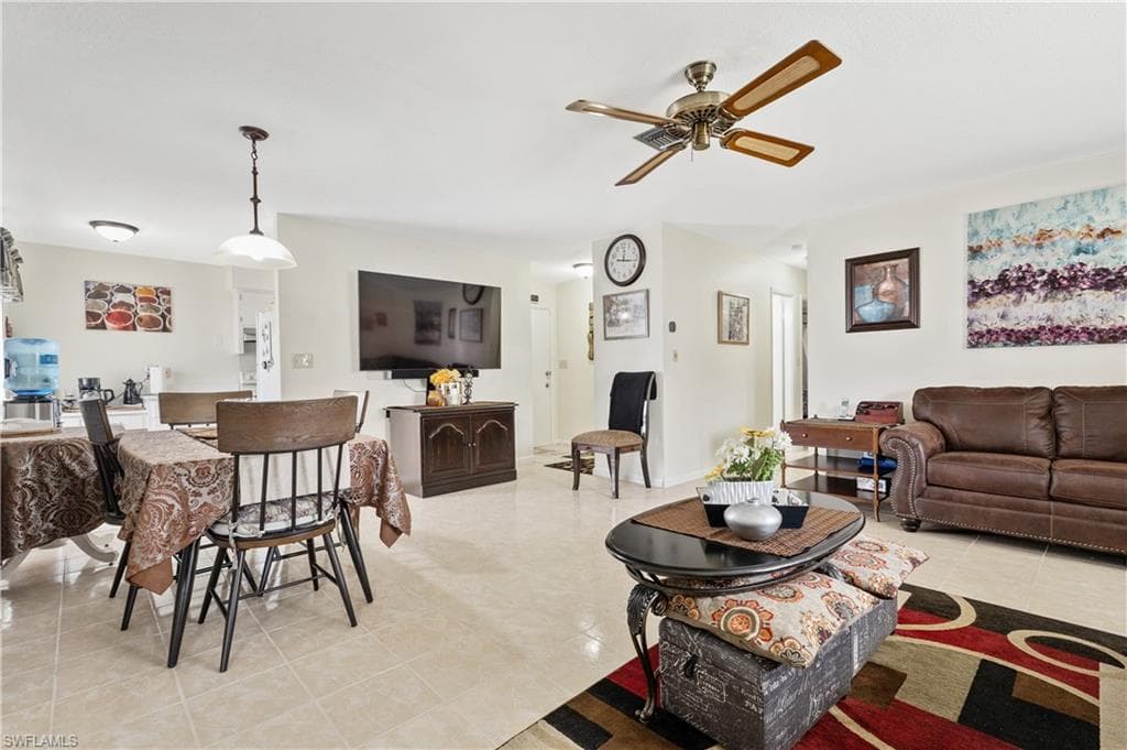 337 Richland RD, LEHIGH ACRES FL 33936-10