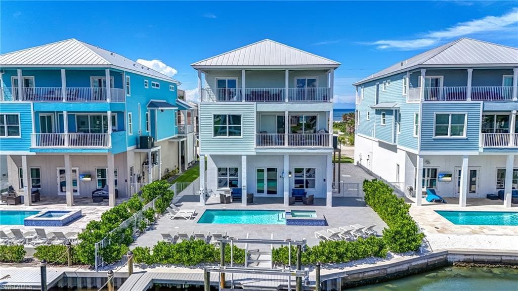 661 Estero BLVD-46