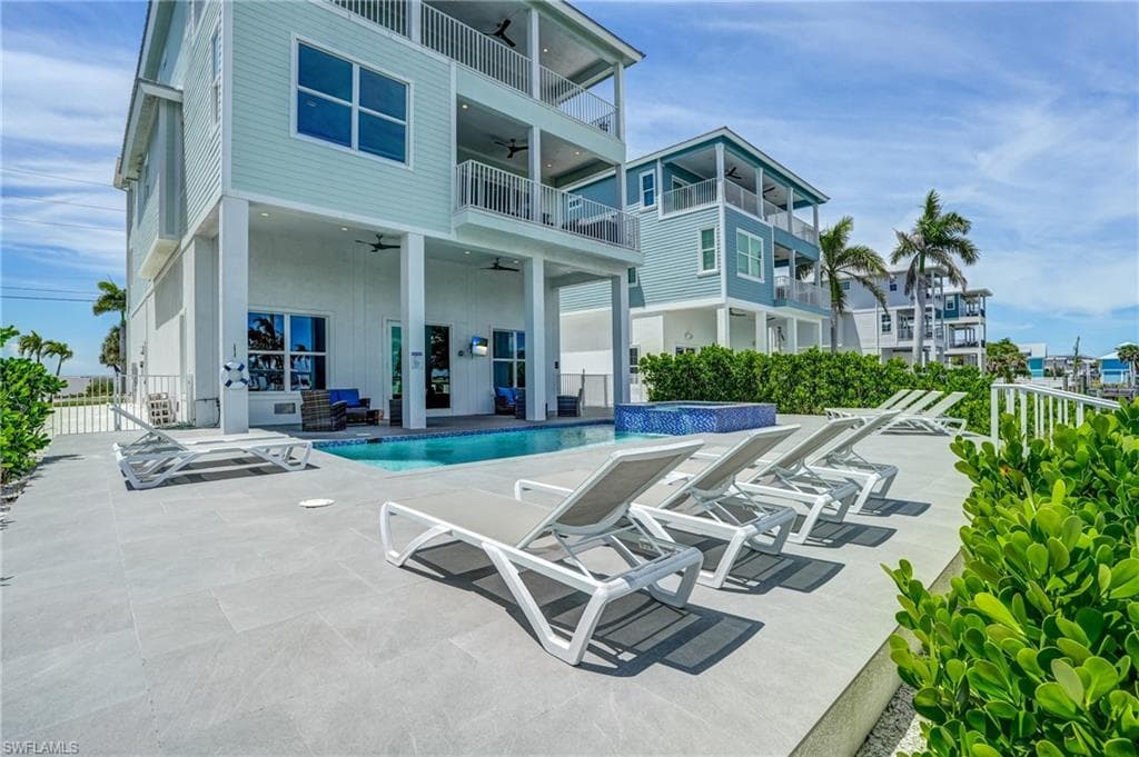 661 Estero BLVD-6