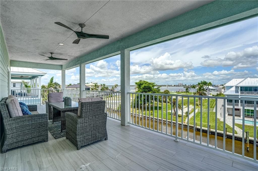 661 Estero BLVD-19