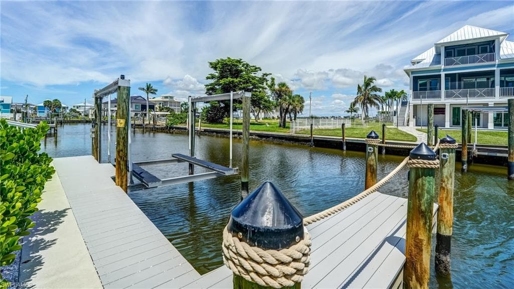 661 Estero BLVD-44