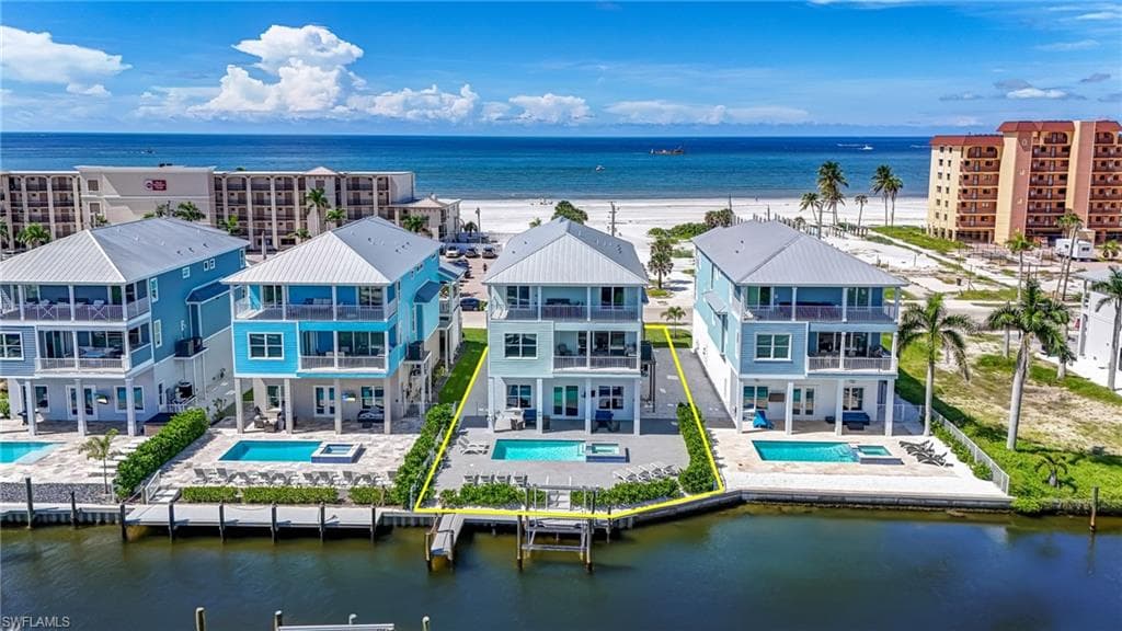 661 Estero BLVD-47