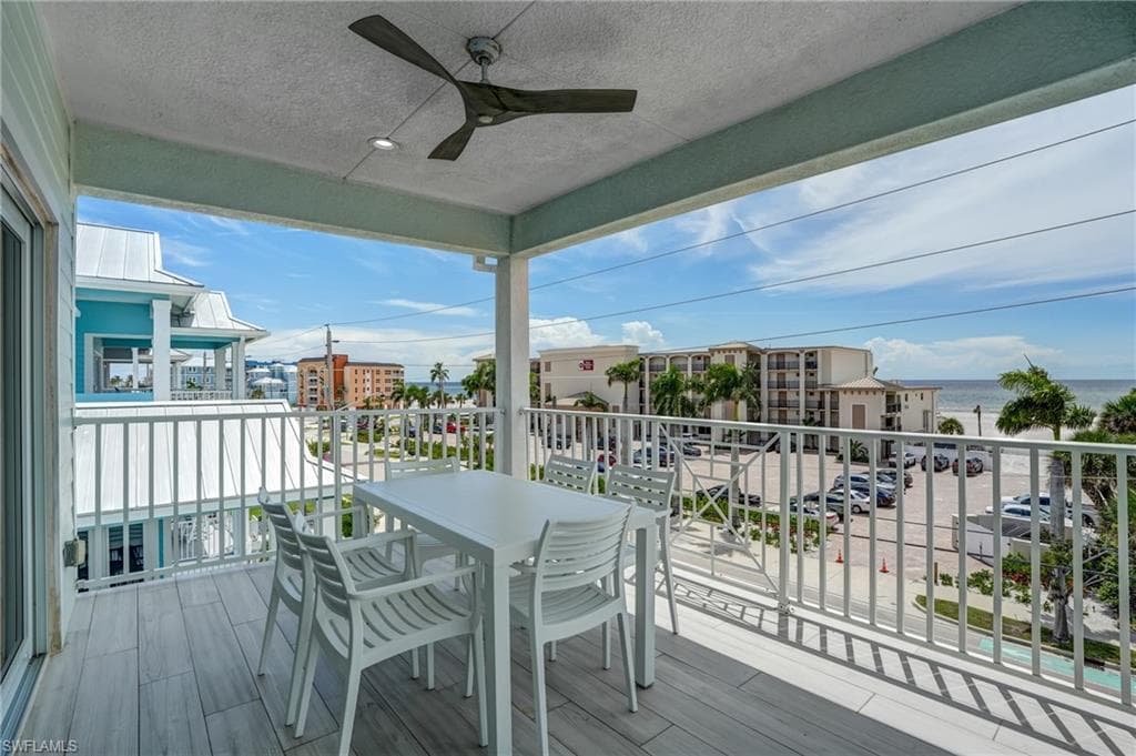 661 Estero BLVD-18