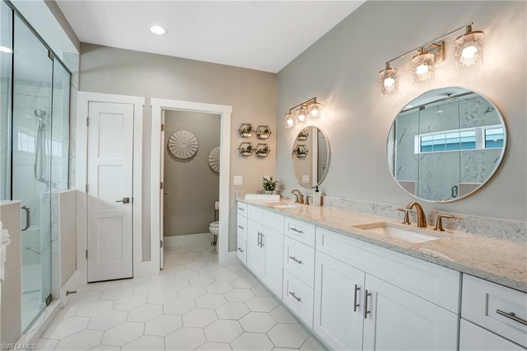 661 Estero BLVD-30