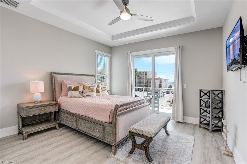 661 Estero BLVD-24