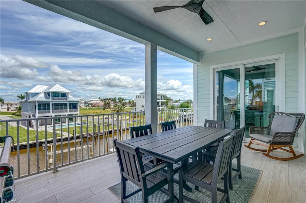 661 Estero BLVD-20