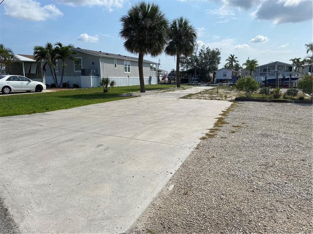 32 Nancy LN, FORT MYERS BEACH FL 33931-2