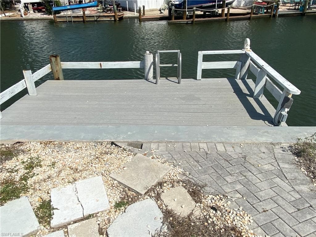 32 Nancy LN, FORT MYERS BEACH FL 33931-3