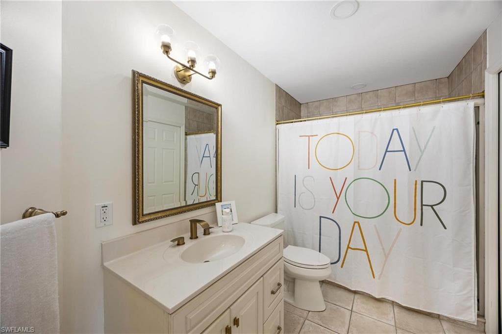 425 Lake Murex CIR, SANIBEL FL 33957-25