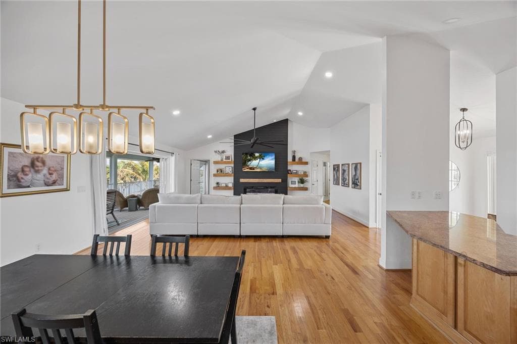 425 Lake Murex CIR, SANIBEL FL 33957-15