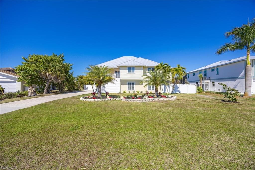 425 Lake Murex CIR, SANIBEL FL 33957-2
