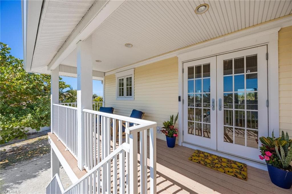 425 Lake Murex CIR, SANIBEL FL 33957-4