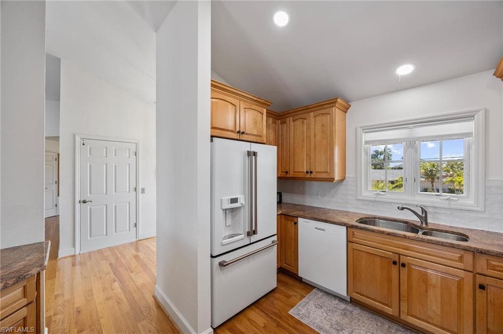 425 Lake Murex CIR, SANIBEL FL 33957-18