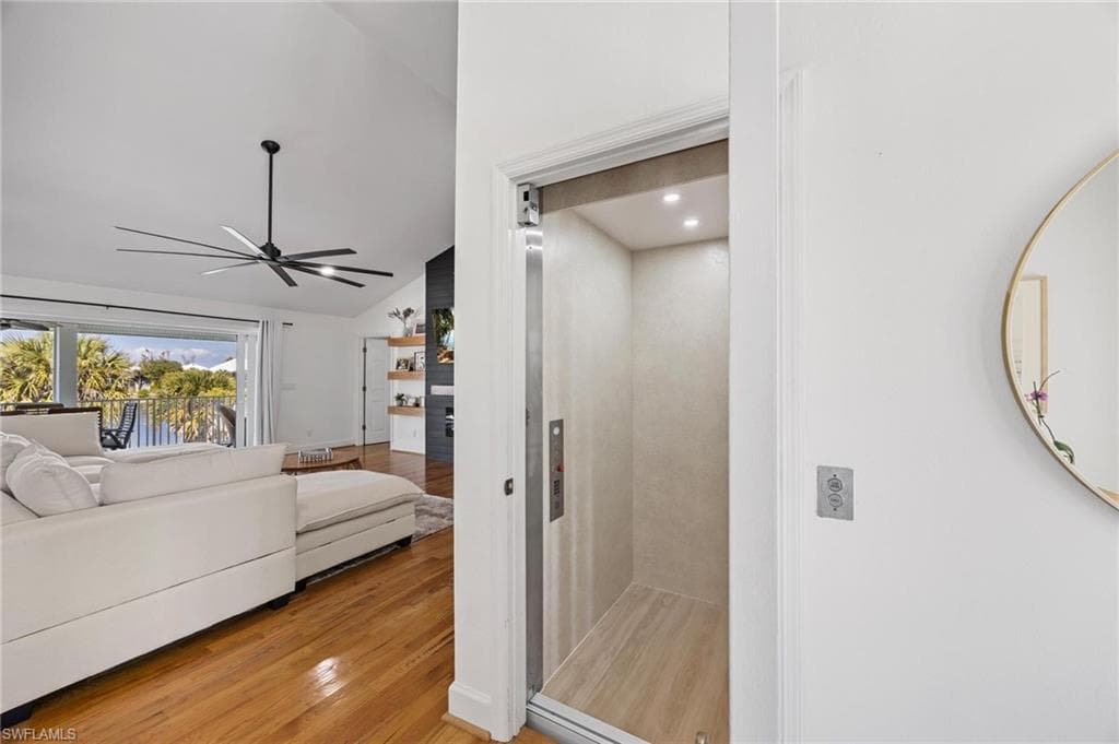 425 Lake Murex CIR, SANIBEL FL 33957-8