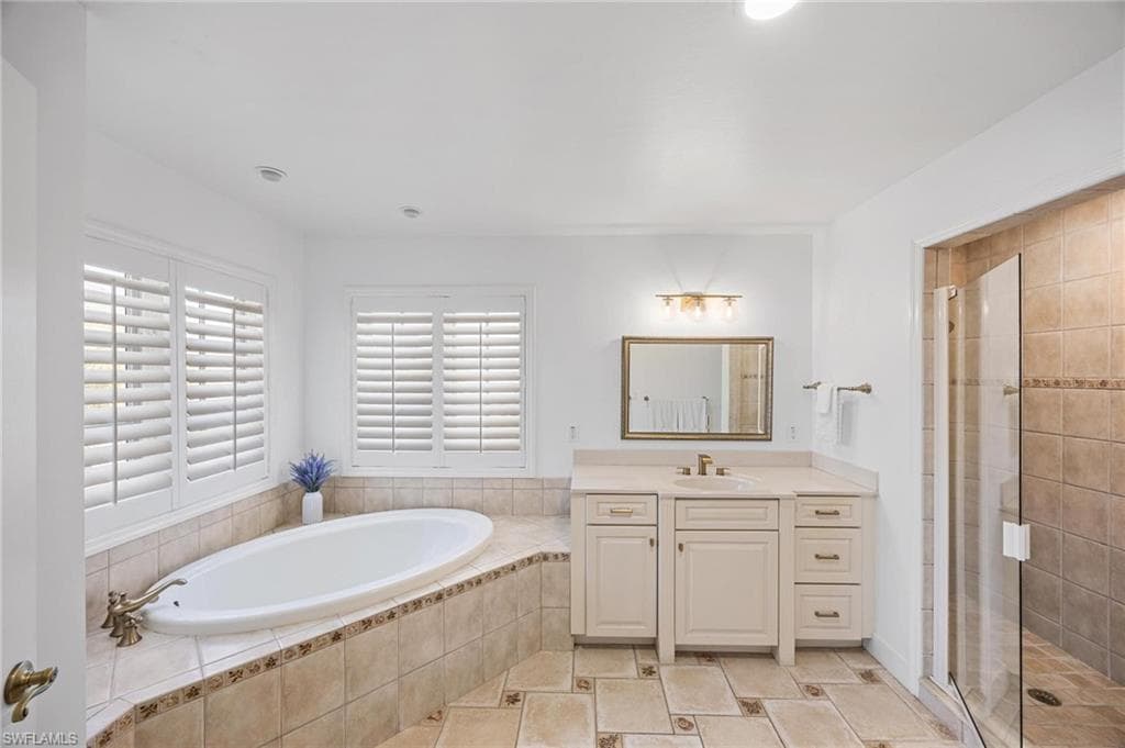 425 Lake Murex CIR, SANIBEL FL 33957-22