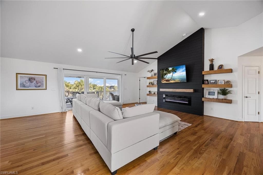 425 Lake Murex CIR, SANIBEL FL 33957-9