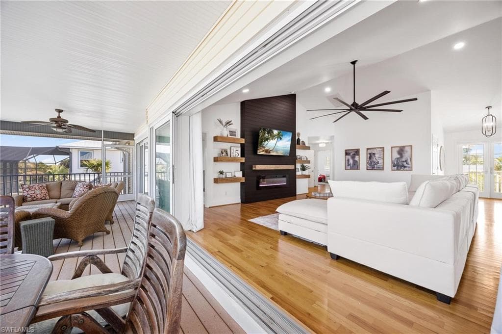 425 Lake Murex CIR, SANIBEL FL 33957-12