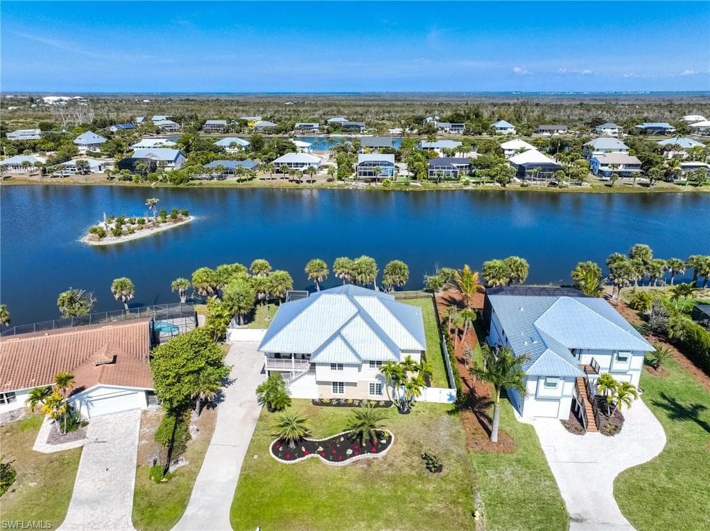 425 Lake Murex CIR, SANIBEL FL 33957-37