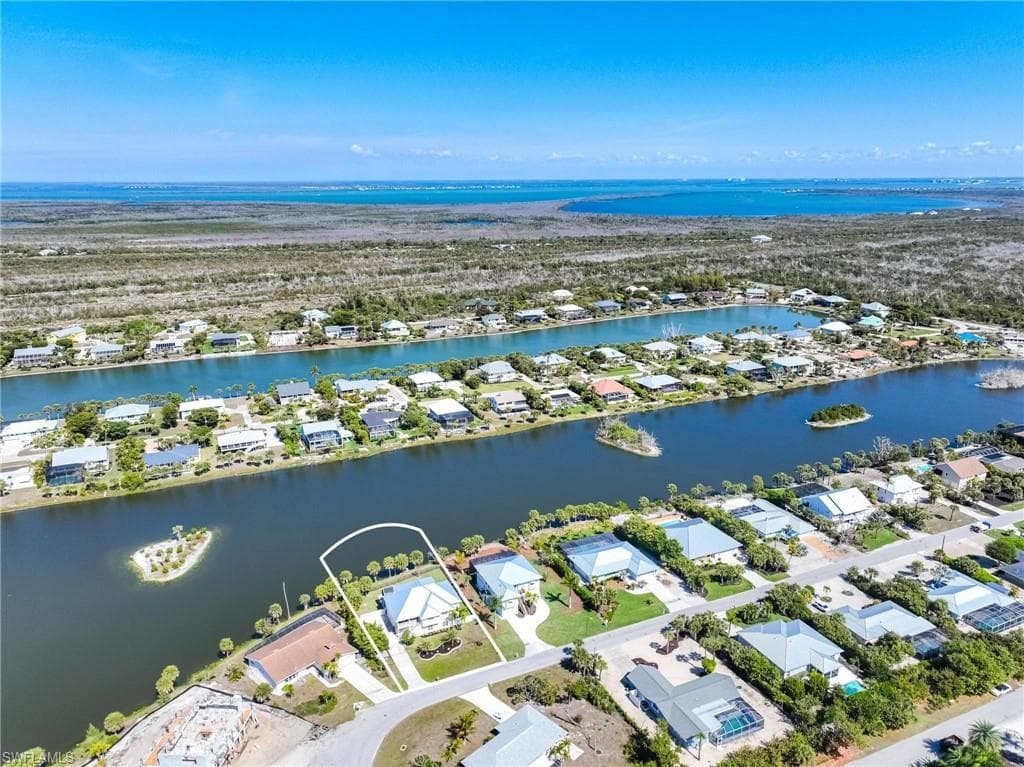 425 Lake Murex CIR, SANIBEL FL 33957-40