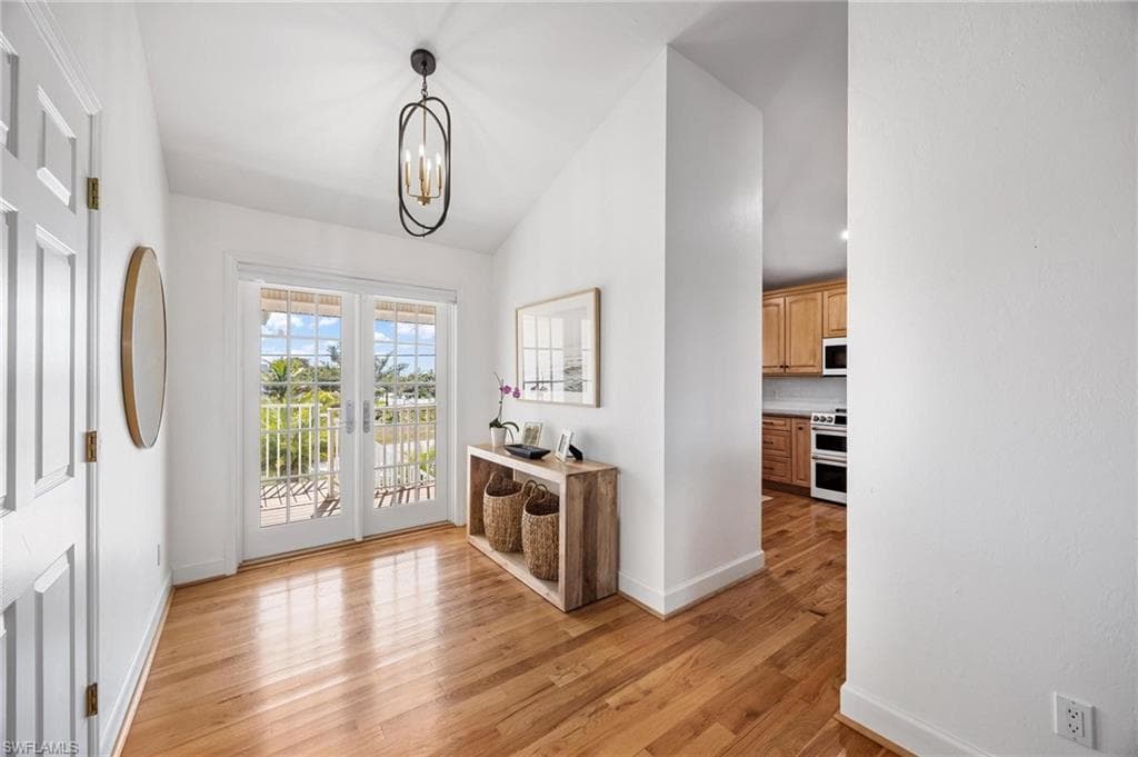 425 Lake Murex CIR, SANIBEL FL 33957-7