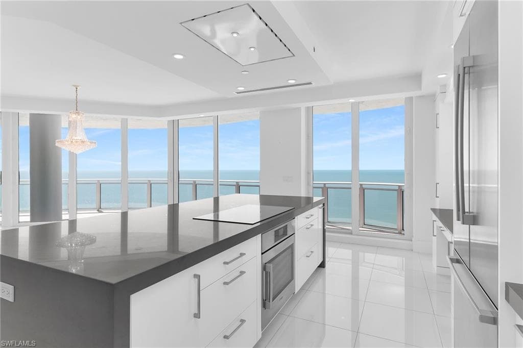 8231 Bay Colony DR # 2004, NAPLES FL 34108-26