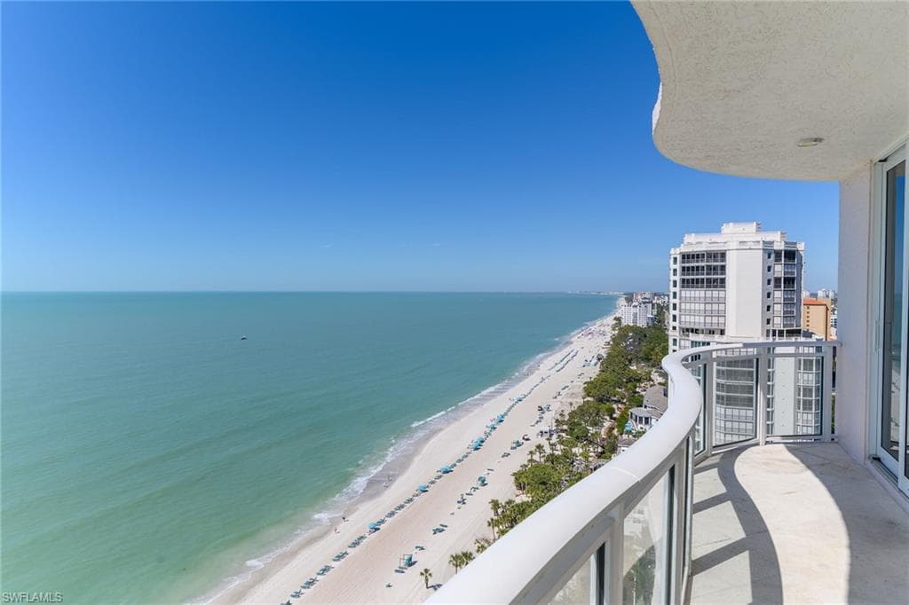 8231 Bay Colony DR # 2004, NAPLES FL 34108-2