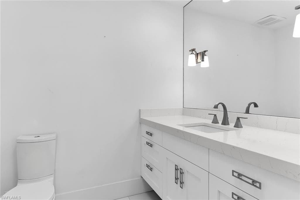 8231 Bay Colony DR # 2004, NAPLES FL 34108-33