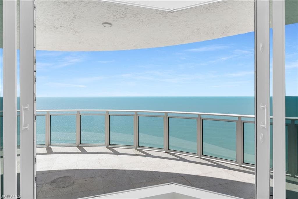 8231 Bay Colony DR # 2004, NAPLES FL 34108-47