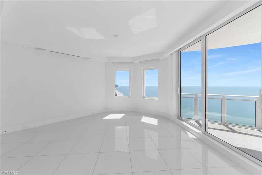 8231 Bay Colony DR # 2004, NAPLES FL 34108-39