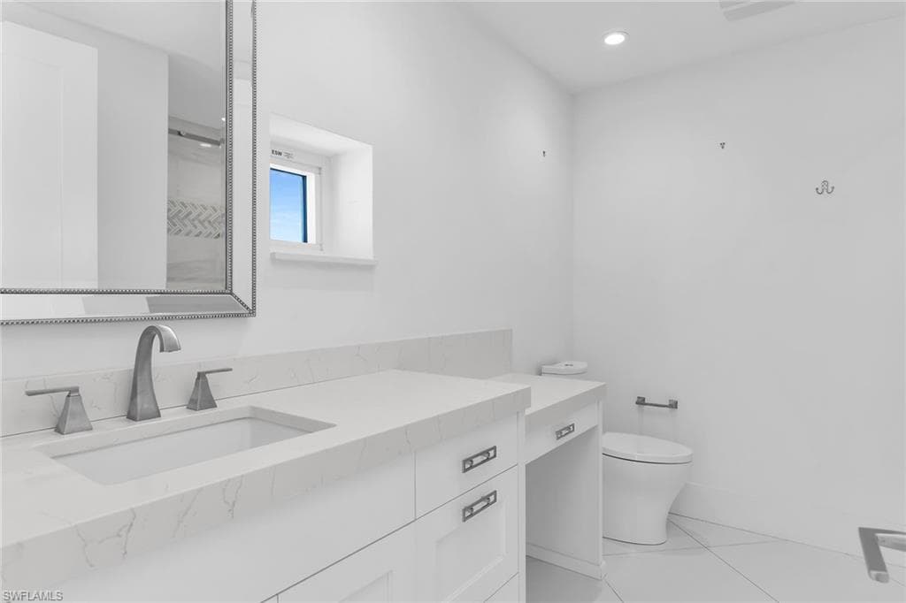 8231 Bay Colony DR # 2004, NAPLES FL 34108-34