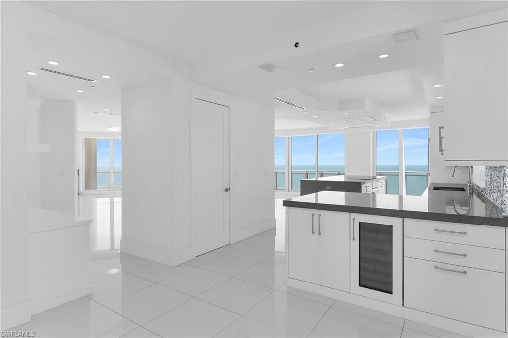 8231 Bay Colony DR # 2004, NAPLES FL 34108-28