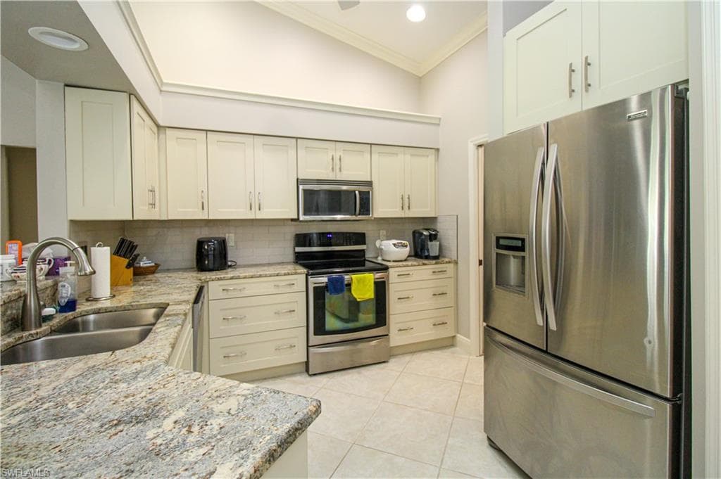 333 Wentworth CT, NAPLES FL 34104-6