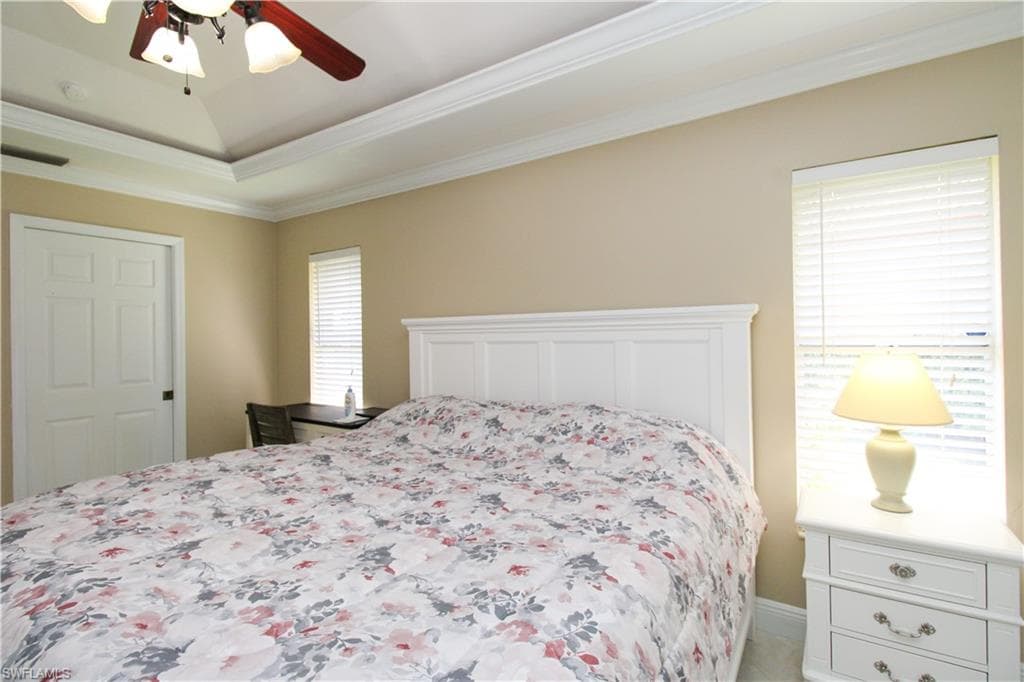 333 Wentworth CT, NAPLES FL 34104-35