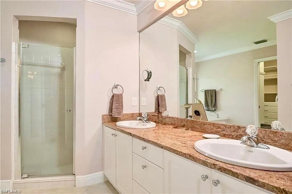 333 Wentworth CT, NAPLES FL 34104-31